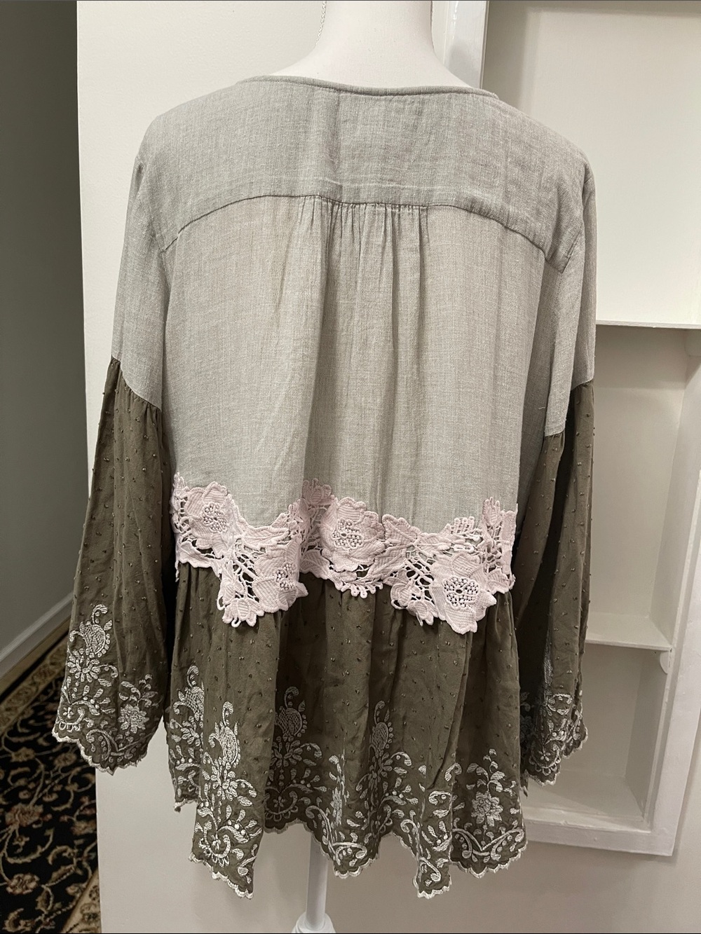 LOGO Lavish Boho Mixed Media Lace Embroidery Tunic Top Gray Olive Green Tiered M - Picture 6 of 16